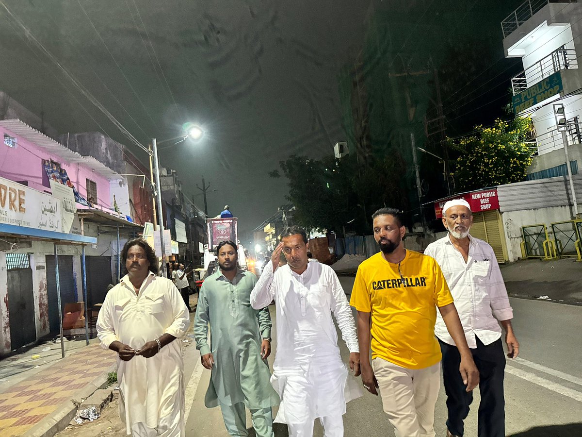 ZafarCorporator's tweet photo. On the Instructions of @aimim_national #President @asadowaisi sb &amp; @Md_MajidHussain sb,

#Tonight @ZafarCorporator along with #Primary Unit #Presidents accompanied by GHMC Electrical team Monitored Replacing of Faulty Street Lights  in Mallepally Division.. https://t.co/UwYTCwZz7R
