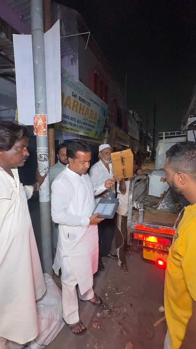 ZafarCorporator's tweet photo. On the Instructions of @aimim_national #President @asadowaisi sb &amp; @Md_MajidHussain sb,

#Tonight @ZafarCorporator along with #Primary Unit #Presidents accompanied by GHMC Electrical team Monitored Replacing of Faulty Street Lights  in Mallepally Division.. https://t.co/UwYTCwZz7R