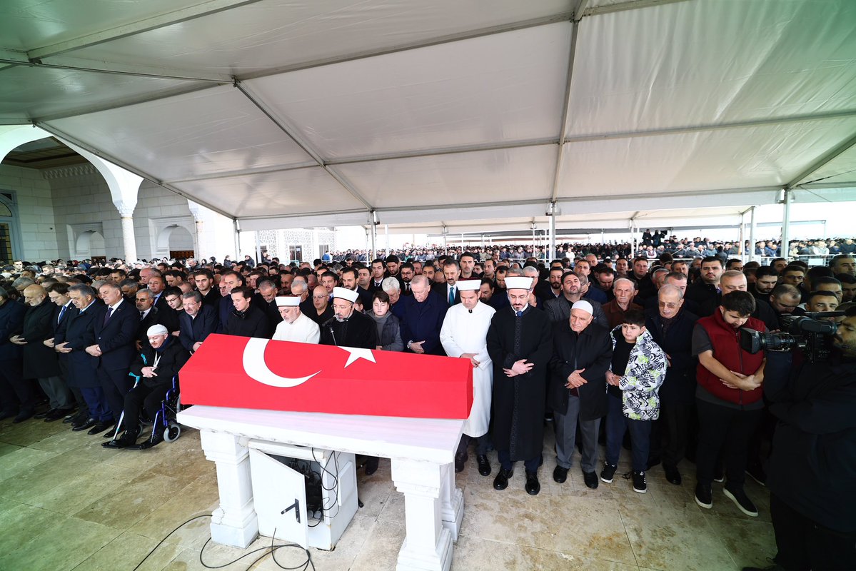 erenalibingol's tweet photo. Dün elim bir trafik kazasında kaybettiğimiz Üsküdar Belediye Başkan vekilimiz Dündar Ziya Gültekin’i ebedi istirahatgahına uğurladık. 

Merhuma Allah’tan rahmet diliyorum. Mekanı cennet olsun. https://t.co/QTplSrIn0O