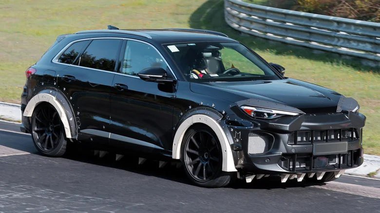 CarHome007's tweet photo. 🇩🇪 Porsche is developing a NEW compact SUV! 🔥

🏎️ 4-cylinder &amp; V6 engines
⚡ Plug-in hybrid planned
🛠️ Audi’s PPC platform
🔋 Sold alongside the electric Macan
📅 Expected debut: 2028

Porsche isn’t ready to go all-electric just yet! 👀 https://t.co/U87nacyIjY