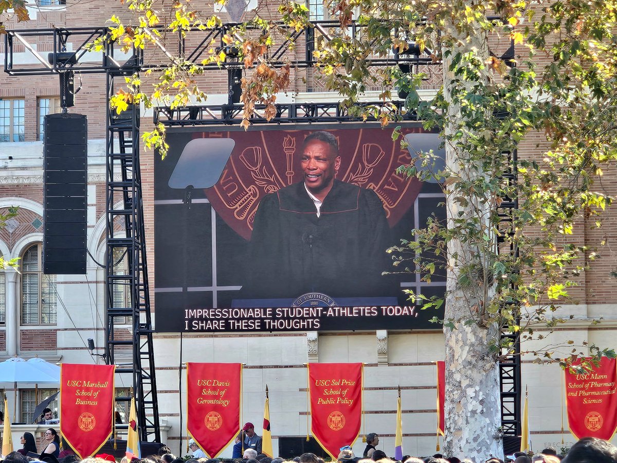InsideUSC's tweet photo. USC track coach Quincy Watts speaks at the Investiture of new school president Beong-Soo Kim https://t.co/HRO5UsoH6y