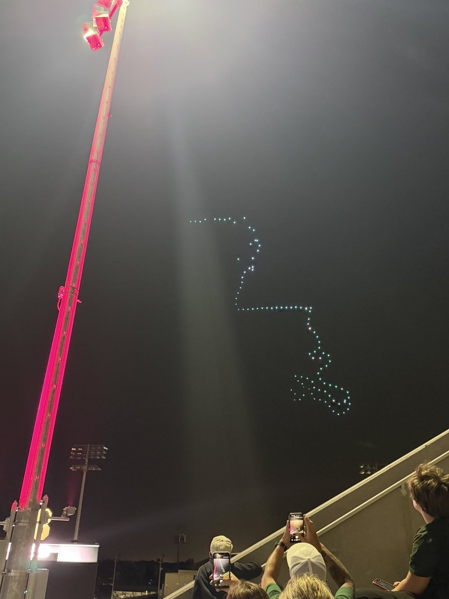PresidentLauren's tweet photo. … are those supposed to be straight lines? 😬 https://t.co/KzVhde9I4V