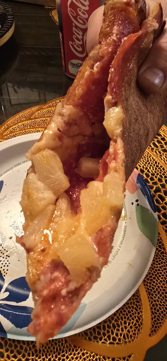 WeGotsTheMeats's tweet photo. Marco’s NY-style thin crust, happening now. Pepperoni magnifico and pepperoni/pineapple — fight me. God’s gift to your taste buds (or just pretend the pineapple isn’t there if you’re feeble).
Best chain pizza, no contest. https://t.co/thUiyHGiob
