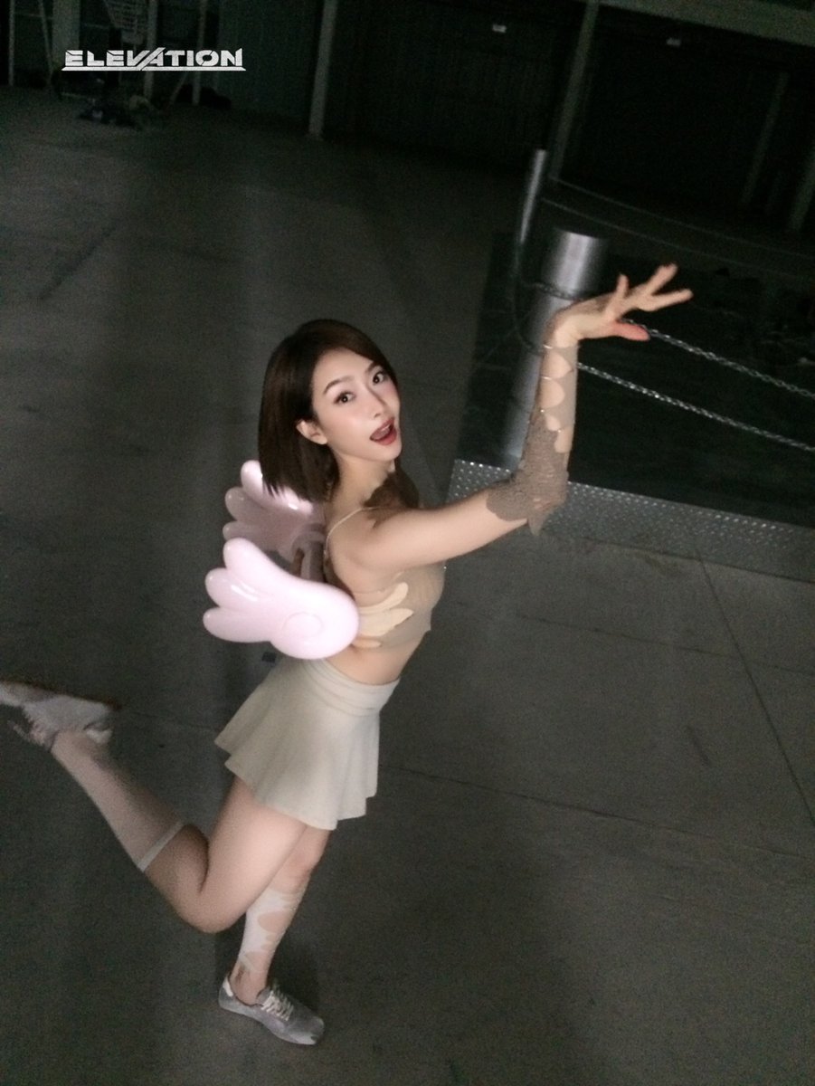 VictoriaSongBRA's tweet photo. [📷] 16.10.26 | Victoria #SongQian em seu Instagram 

“Memórias felizes 🥳
#TRUECOLOR
#Elevation “

#victoriasong #宋茜 https://t.co/kiRtkAuY4g