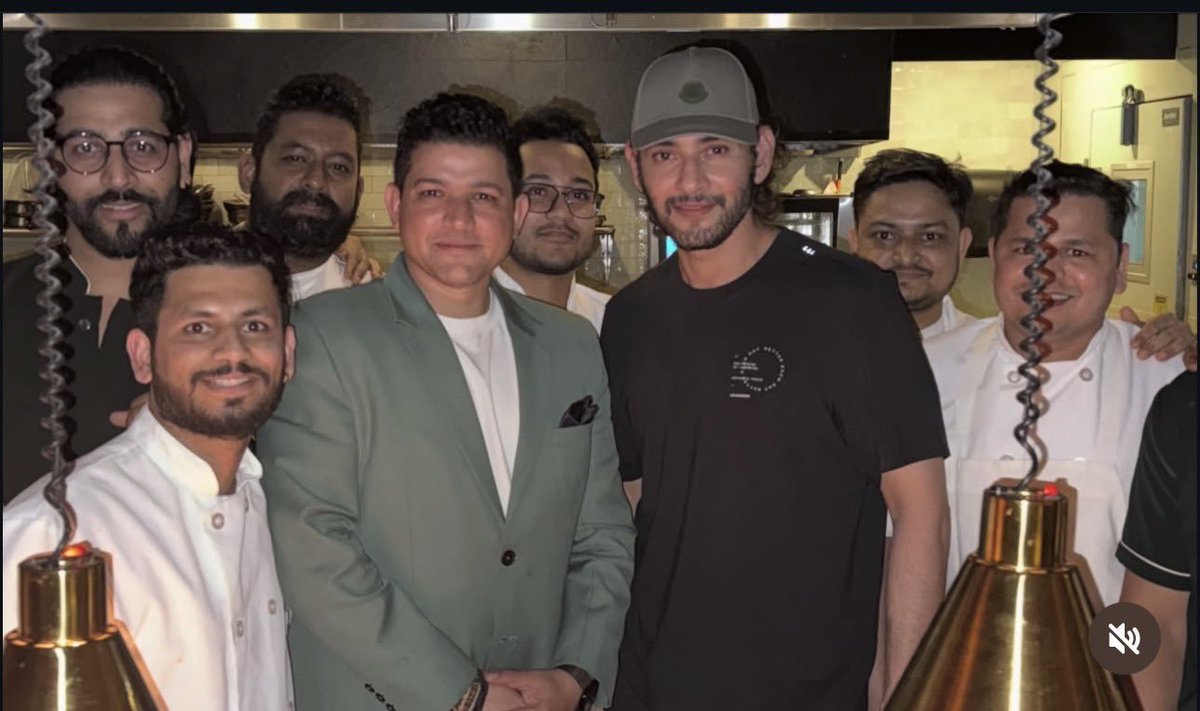 Nikhil_Prince01's tweet photo. Namaste anna @urstrulyMahesh long time no see 😍😍😍❤️❤️❤️

#Varanasi #MaheshBabu https://t.co/zVt5EMknDx