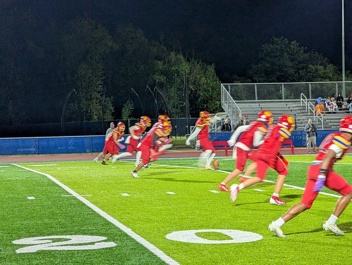 AMiller31's tweet photo. The @RoxanaShells lead Vienna-Goreville 41-8 at halftime in #ShellCountry. 

@RoxanaAthletics looking to finish the regular season at 6-3. 

@STLhssports @1071TheBigZ @wmixsports #618football https://t.co/K7SfPddTbx