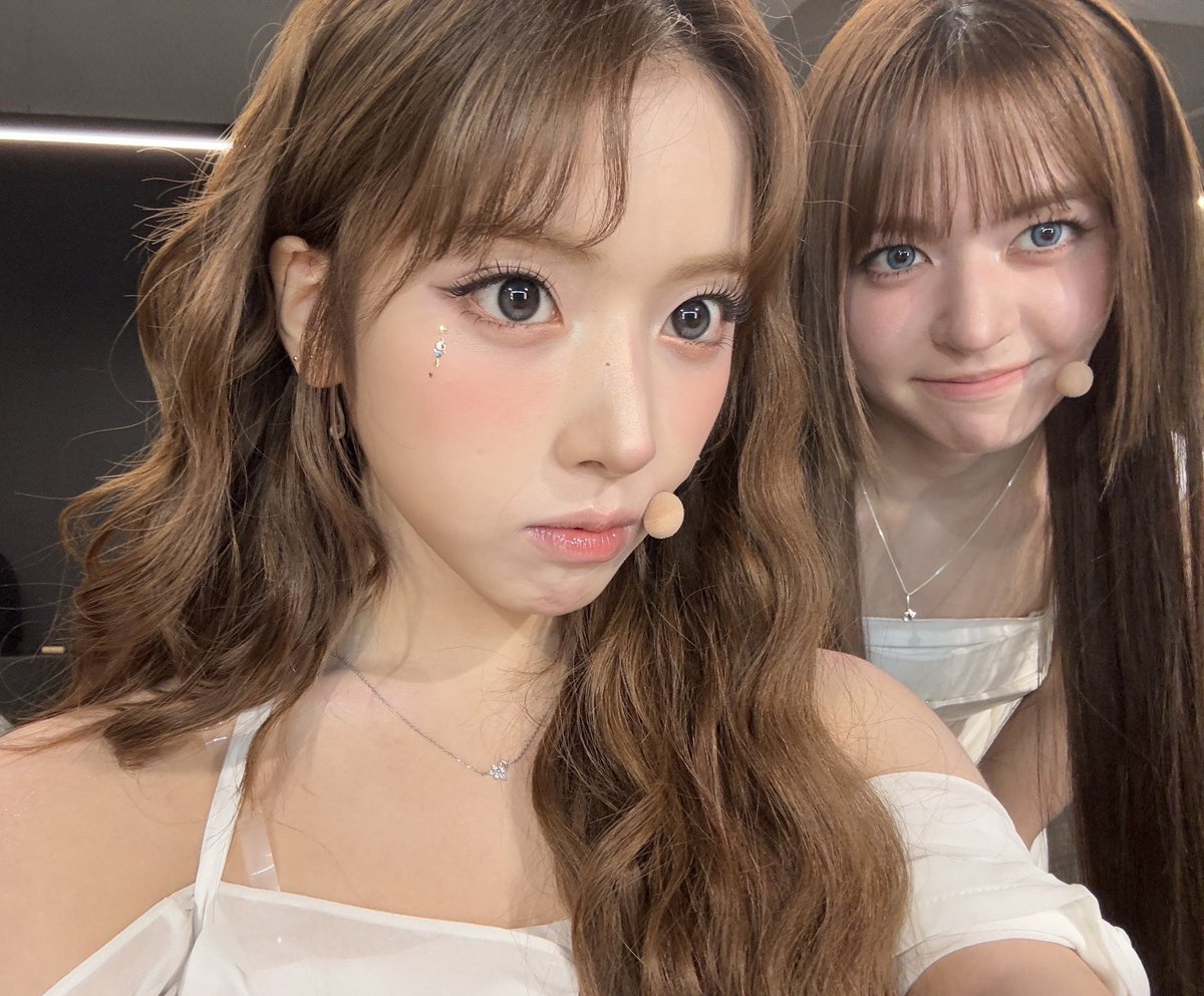 WE_NMIXX's tweet photo. 릴리언니 생일 너무너무 축하해요오🫶
언제나 밝은 에너지로 우리팀을 이끌어주는 릴리언니 사랑함미다💗

#NMIXX #엔믹스 
#지우 #JIWOO 
#릴리와_함께_초를불어
#A_WISH_CALLED_LILY https://t.co/tyumtfezhj