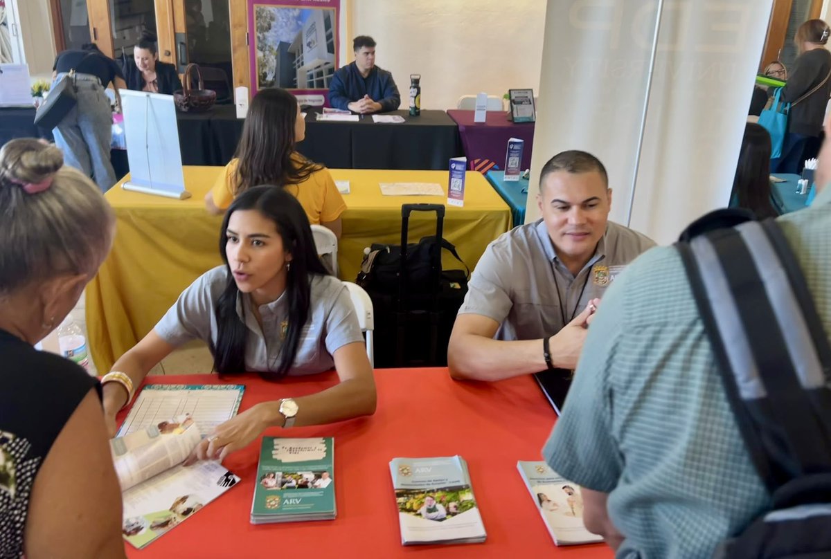 admrehabvoc's tweet photo. 💼 ARV PROMUEVE OPORTUNIDADES DE DESARROLLO LABORAL EN MANATÍ - La Región Norte de #ARV brindó orientación a 52 participantes durante la 2.ª Convención de Capacitación Laboral y Desarrollo Económico PTOL 2026, celebrada en el Centro de las Artes Joaquín Rosa Gómez, en Manatí. 1/2 https://t.co/5uvMbfXtxZ