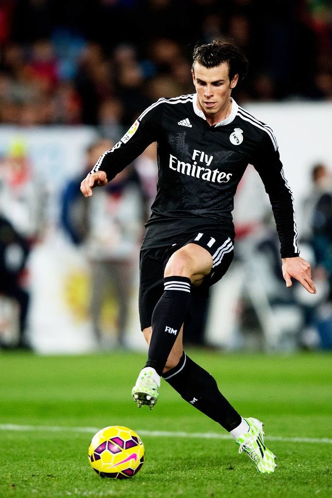 MadridXtra's tweet photo. Gareth Bale in the Dragon kit. 🔙🥶 https://t.co/gAniIcyQ6y