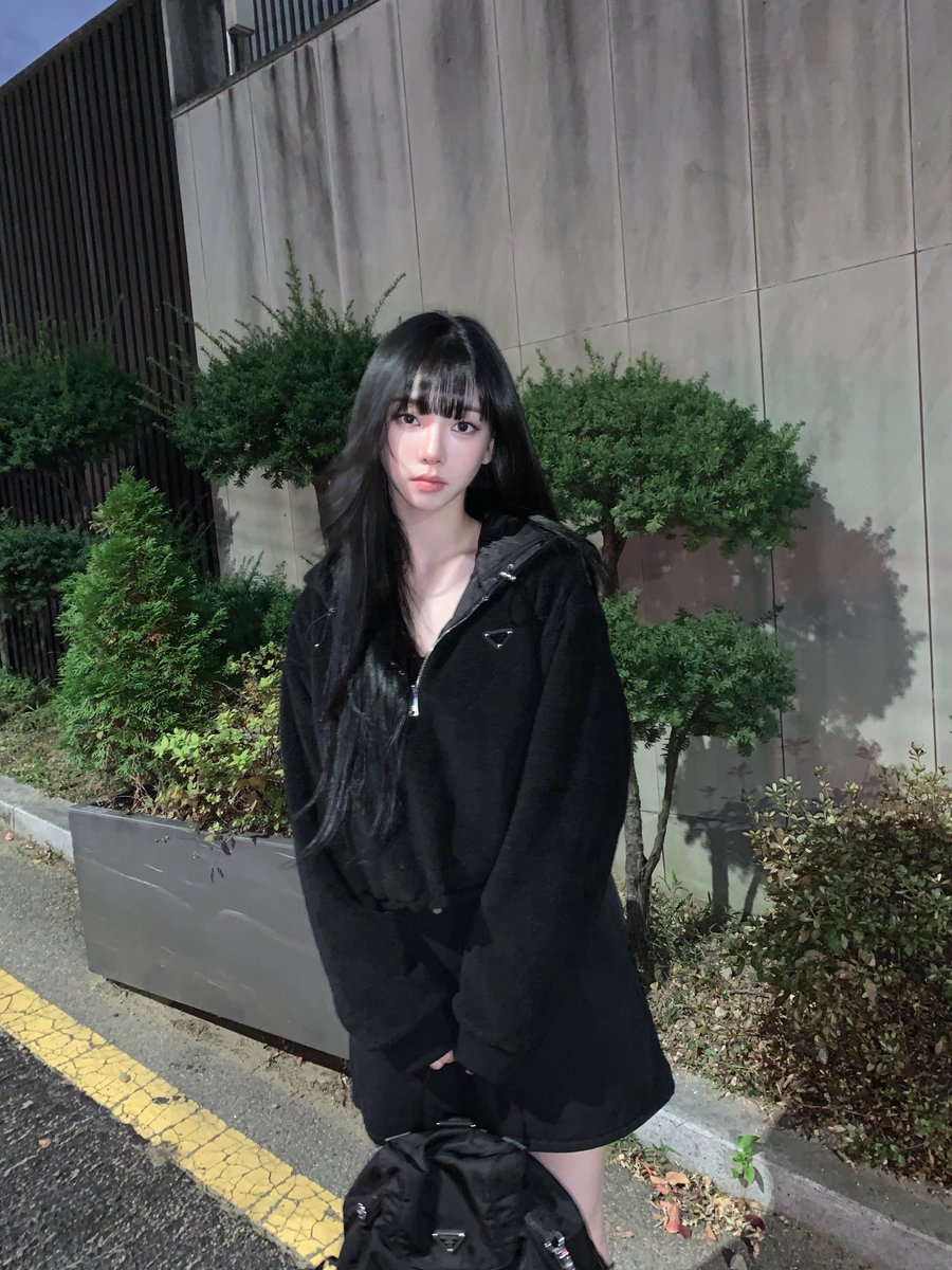 wntrult's tweet photo. aespa KARINA in new pictures for Prada. https://t.co/kDpdPSaxvZ