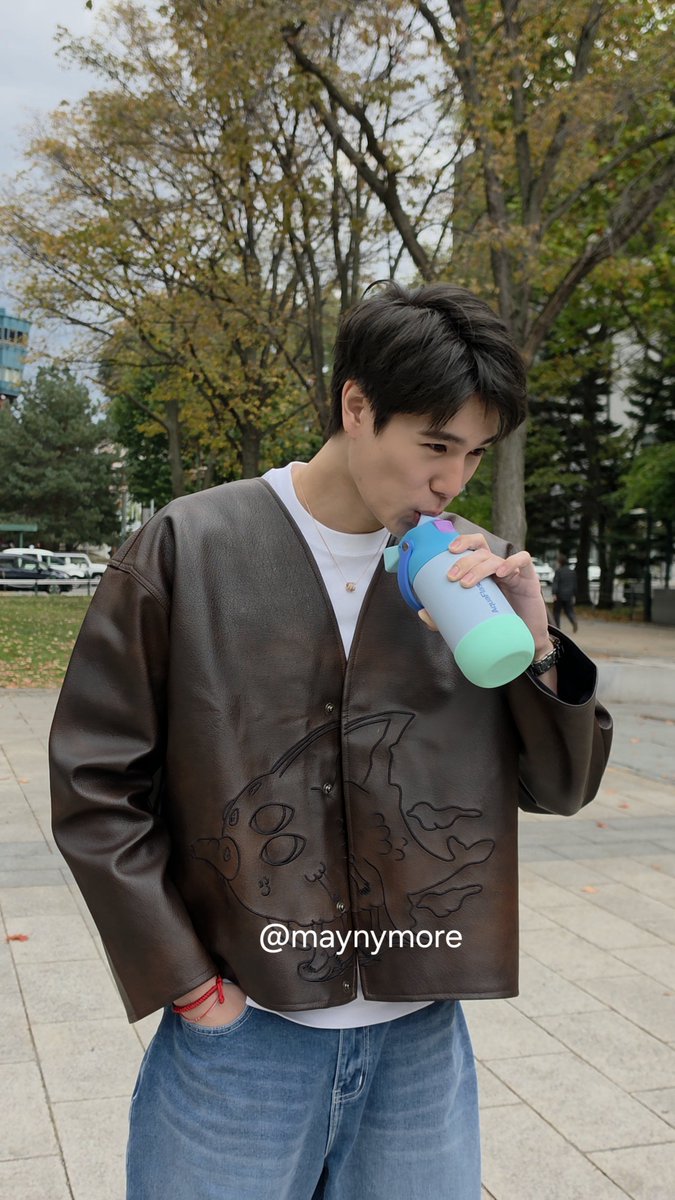 maynymore's tweet photo. วันนี้น้อนพกกระติกน้ำ AquaFlask มาทัศนศึกษาฮับ🤏🤏

PHUWIN MAMI IN HOKKAIDO

#MamixPhuwinHokkaidoDays
#phuwintang https://t.co/h9wvFTa8Dv
