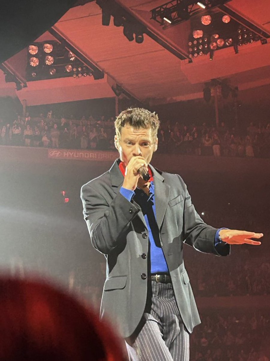 bohstogether's tweet photo. Harry Styles on stage at Madison Square Garden in New York City - October 16 (via @gobluebirds) https://t.co/1DIhmXSWDN