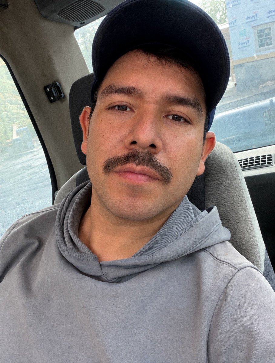 itscc28's tweet photo. Será opción dejarme solo el bigote ? 🧐 https://t.co/gOw7sHNWYc