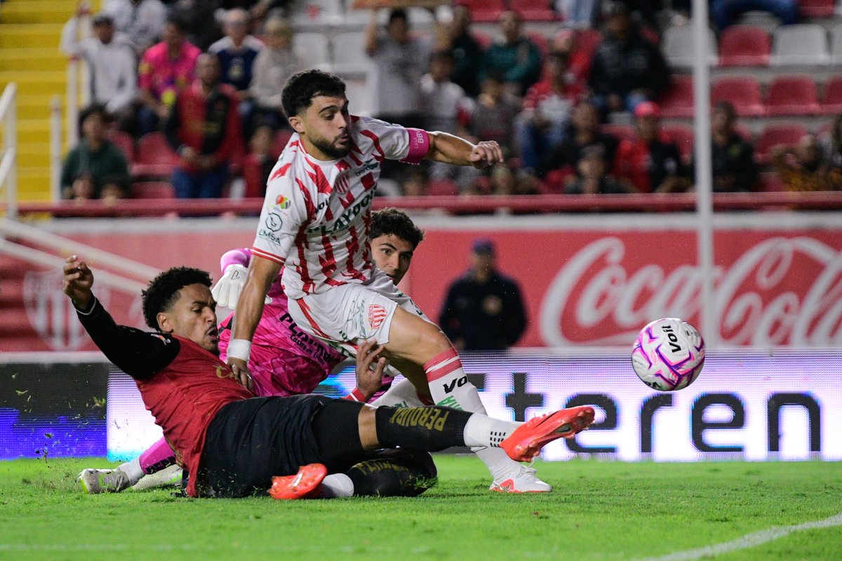 LigaBBVAMX's tweet photo. ⏱️ 31' ¿Sabías qué...? 📚
Necaxa y Atlas se han enfrentado 121 veces en la Liga BBVA MX, los Rojinegros tienen 40 ganados por 38 perdidos y 43 empates.
@ClubNecaxa 0-1 @AtlasFC ⚡🆚🦊
Info: @osigs
#LaLigaDeLaAfición✨ | #J12 | #AP26 | #NECATS https://t.co/YqBIgz6YOJ