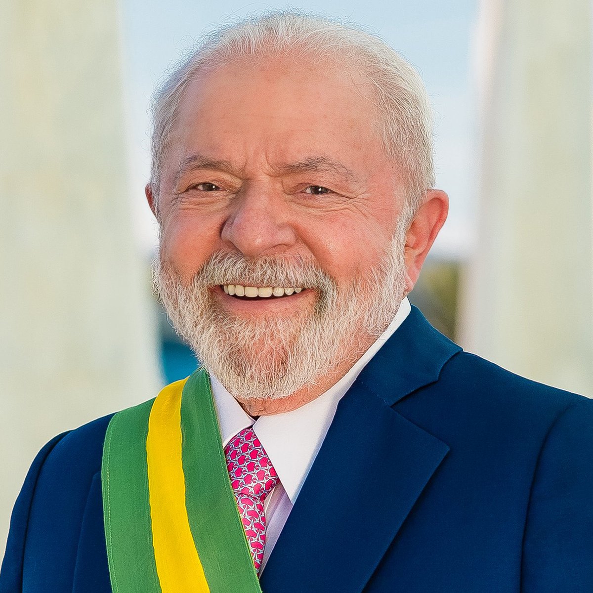 poponze's tweet photo. Lula fará uma live com Janones durante a entrevista de Flávio Bolsonaro na TV Globo. https://t.co/EbaWTug7mb