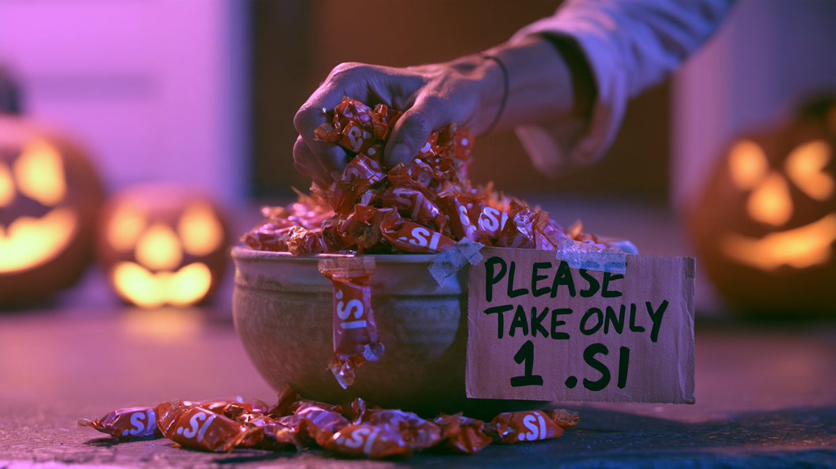 baredomains's tweet photo. Take only 1, they said. 🎃 https://t.co/l6BtKOeor7