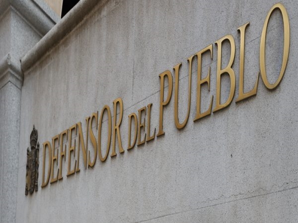 DefensorPuebloE's tweet photo. El Defensor del Pueblo ha interpuesto un recurso de amparo ante el @TConstitucionE  y ha solicitado cautelarísimas por la suspensión del derecho al voto a personas nacionalizadas por la Ley de Memoria Democrática

https://t.co/TfMlPGBGJ3 https://t.co/VKjyfxWNG4