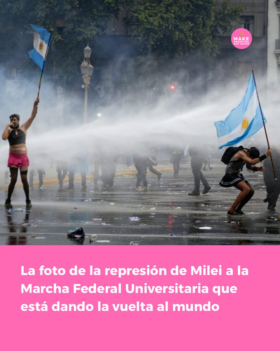 makearggayagain's tweet photo. dos personas agitando la bandera argentina y resistiendo los camiones hidrantes durante la marcha federal universitaria se convierten en una de las imágenes más elegidas por la prensa internacional para retratar la represión de javier milei en el congreso. https://t.co/3483C50jOB
