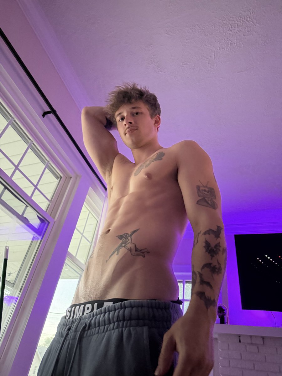 SimpleNolan0's tweet photo. On your knees now https://t.co/yQ0yIuCM5P