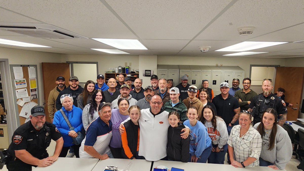 OkstateSafety's tweet photo. After 25 years of service, SPO Davis made his final radio call today. 

Thank you for your dedication to OSUPD and the Cowboy family, Officer Davis! Wishing you a wonderful retirement! 🤠 https://t.co/pHm9gOGowD