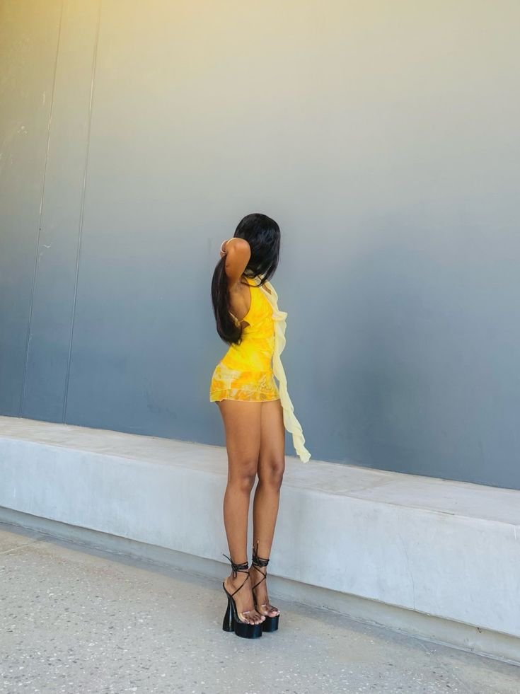 real_daniella_'s tweet photo. Mini or maxi🙈 https://t.co/nl0rD0eMoH