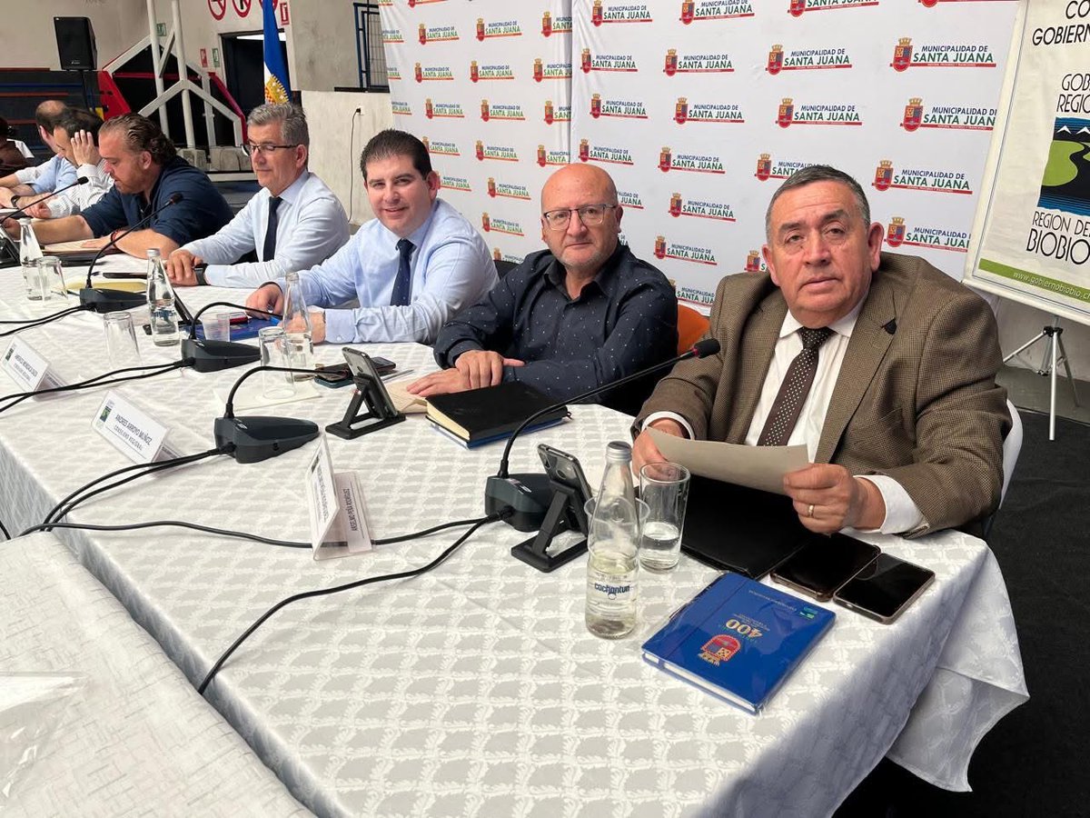 CoreBioBio's tweet photo. En la comuna de Santa Juana sesionó  el Core Biobío, jornada que fue presidida por el Gobernador Sergio Giacaman, les acompañó el alcalde de la comuna Angel Castro, instancia donde consejeros y consejeras regionales aprobaron importantes iniciativas https://t.co/UT2IFT3VxQ