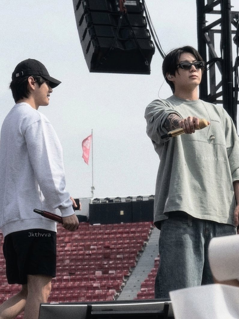Jkthvva's tweet photo. taekook for today’s soundcheck <3 https://t.co/YZr9xzephY