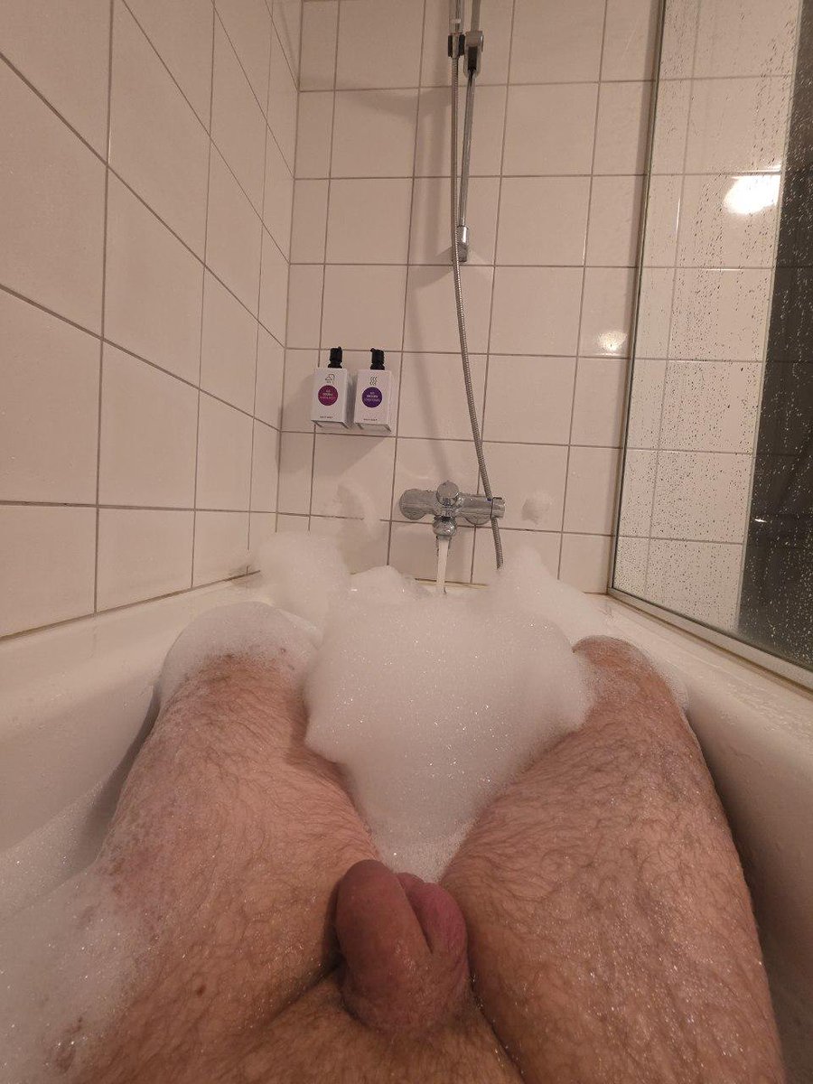 FlowingWat6ecy's tweet photo. Was supposed to take a quiet bath today.... https://t.co/b3BphNknT9