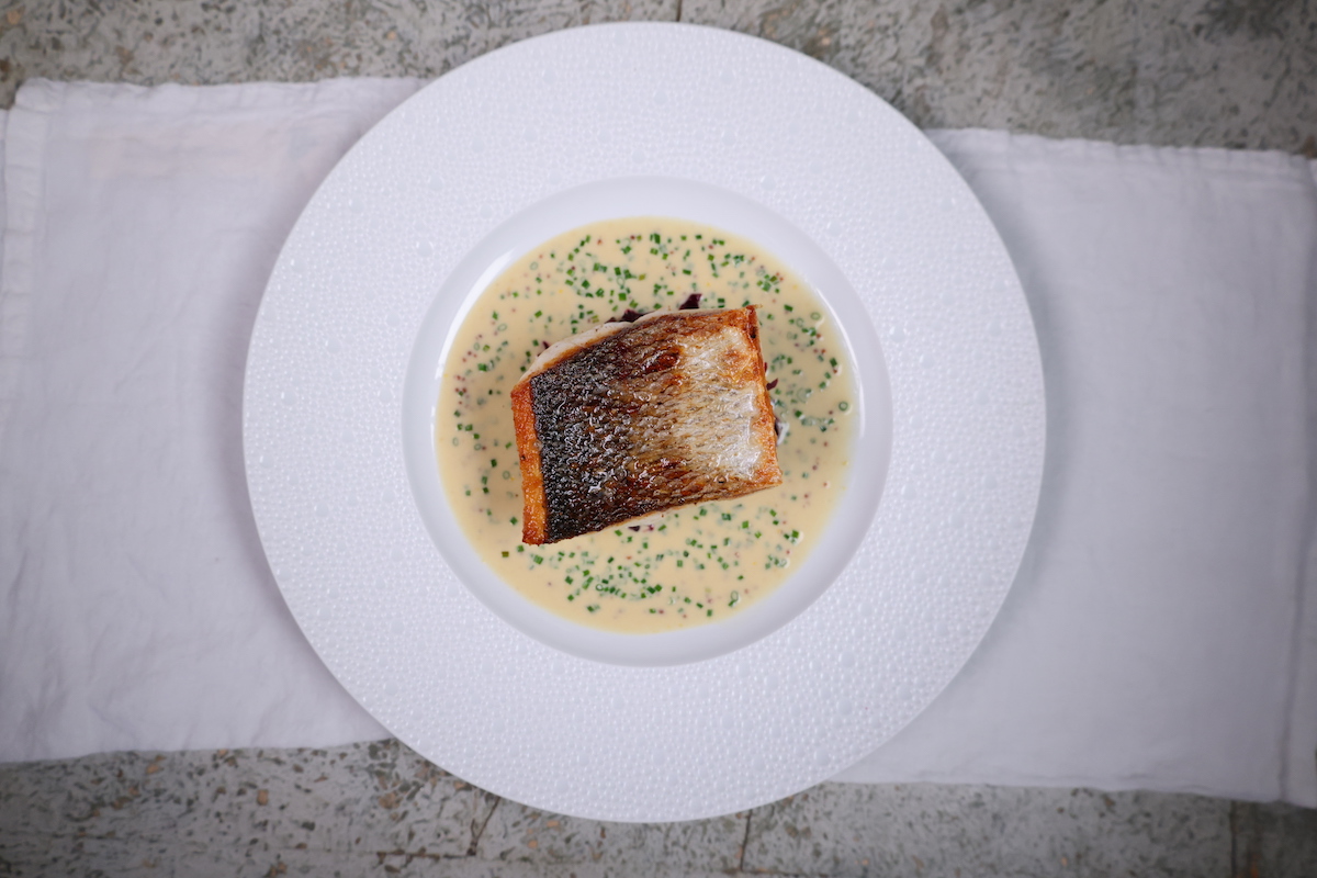 sat_jamesmartin's tweet photo. Crispy pan-fried seabass served with braised red cabbage and a creamy Dijon and wholegrain mustard sauce. A comforting combination of rich, sharp and flavours! 👉 https://t.co/5w1gPOxecZ https://t.co/ToRGqswDvT