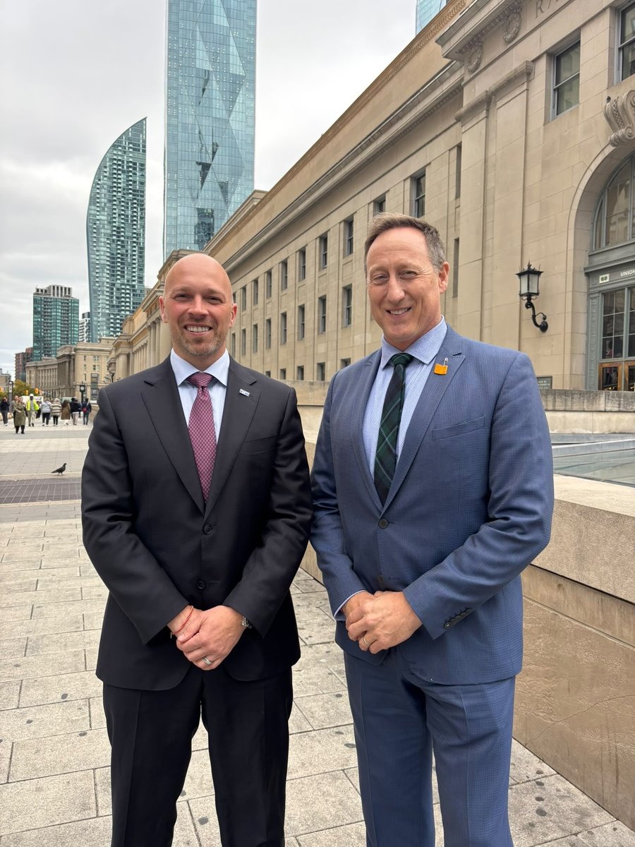 PeterMacKay's tweet photo. Delighted to meet up with my friend Counsellor @BradMBradford who represented us the Beaches-E York when we lived in @Toronto 
A family person who is cares deeply for his community. I view him as a strong public servant, informed, approachable, proactive & effective. A fmr city planner who has campaigned on addressing the big issues of crime, congestion and cost. He is a man with a plan & get it done type of guy, a consensus builder, ethical & hardworking. He knows the city can & should be so much better. IMHO he will be an outstanding Mayor.