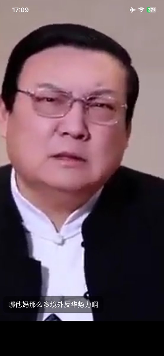 JMN868's tweet photo. 梁宏达和袁腾飞出镜发声沒多久，很多的海外自媒体，像饿狼一样扑上去一顿撕咬，各种说法各种讽刺，这背后是一整套的賺足流量，有一种欺负生客的手法，看来这两位对造反派有很大的杀伤力. https://t.co/NedJMygCoU