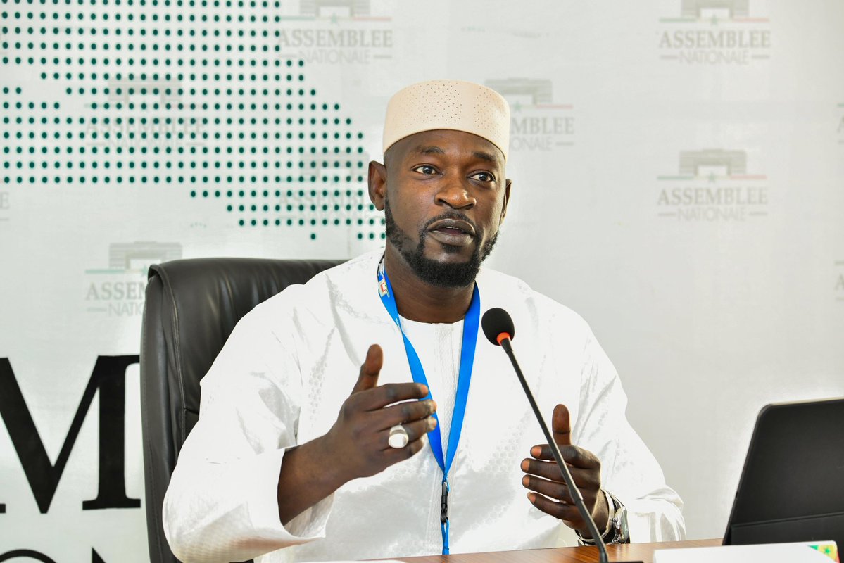 assembleesn tweet picture
