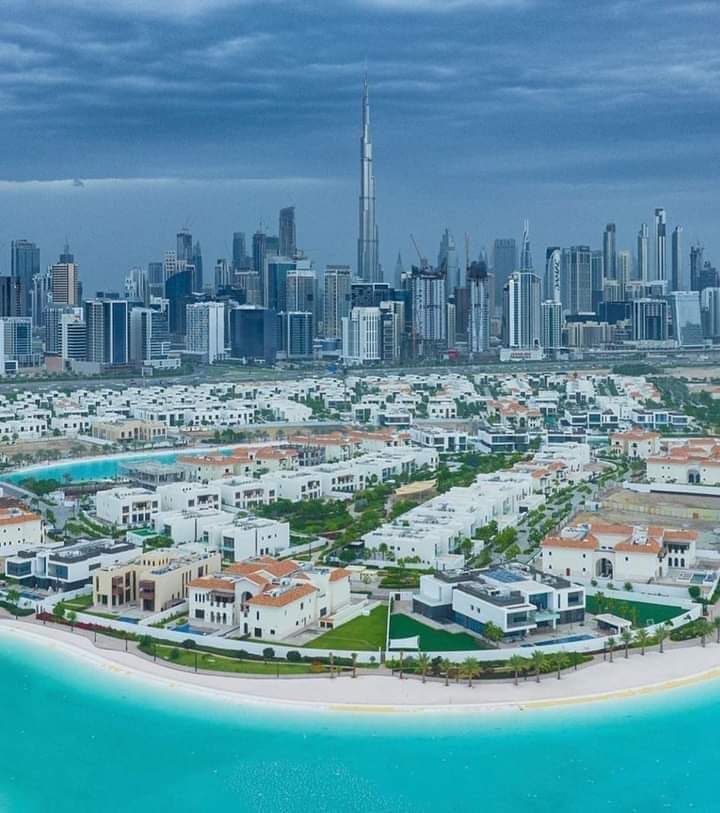 km2_mmmmm's tweet photo. دبي مالها مثيل، واسمها فوق القمم دوم عالي 🇦🇪❤️
دبي عزّ وفخر، دبي دار الحضارة
فيها الطموح يعانق نجوم السماء
أرض الإنجاز والمجد والصدارة
وشعبها أهل الكرم والعز والإباء
من برج خليفة لين شطّ البحور
دبي جمالٍ ما وصفته القصايد
تبقى عروس الكون في كل العصور
واسمج على روس المعالي خالدٍ صاعد 🇦🇪🔥
دبي غير، ودبي تبقى غير، واللي شاف عزّها يعرف إن مالها مثيل!