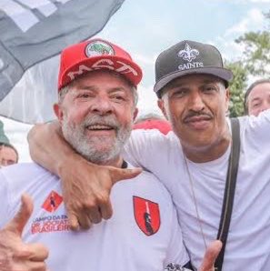 portalrapdab's tweet photo. Mano Brown declara voto em Lula e diz: “Dia 25, é 13! Nunca foi fácil ⭐️” https://t.co/1j6N2br1b5