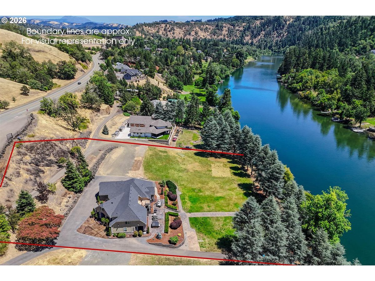 JulieBancroft5's tweet photo. There's never a bad time to live in a high-end home. This one could be yours!

Please reach out with any questions or if you'd like to know more details at 541-680-1484! https://t.co/iM4OhDT6k4