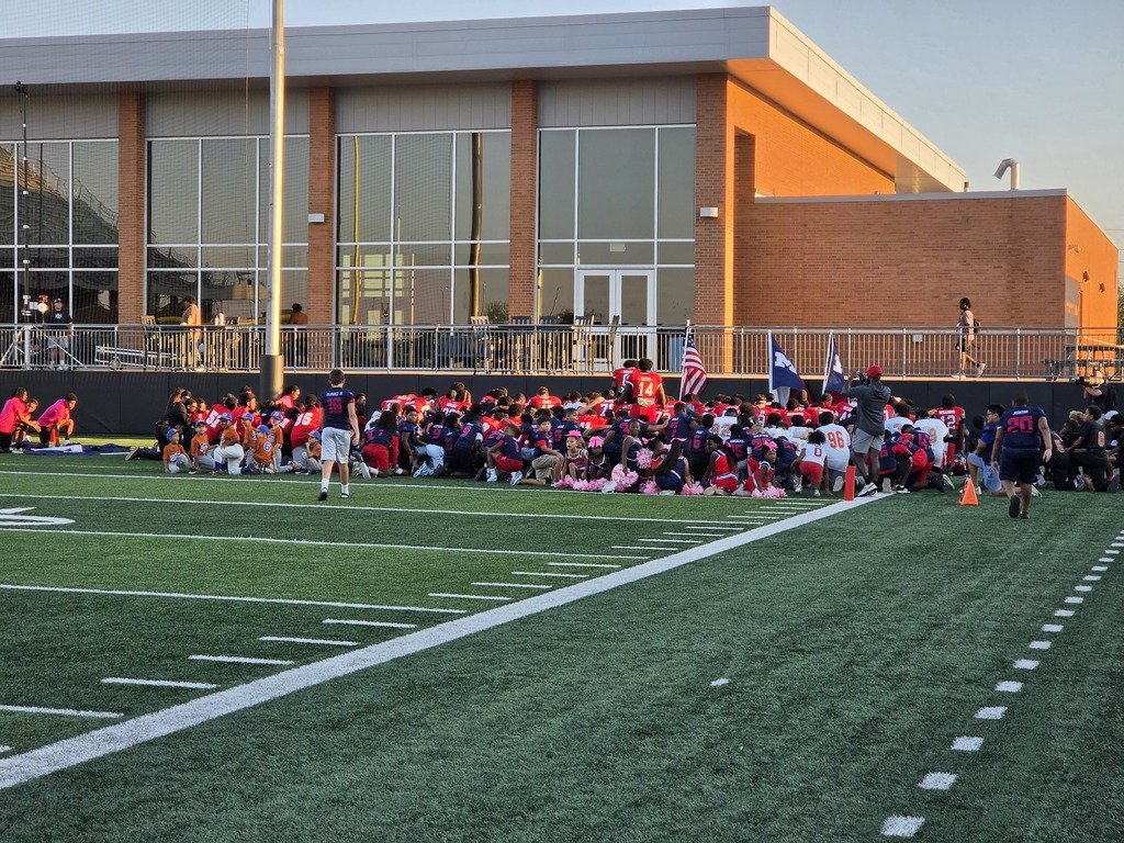 ManvelHS's tweet photo. The Hoka Hey Pink Out and Junior High Night Game was a success.  Thank you to everyone who came out and supported Breast Cancer Awareness.  We loved seeing so many future Mavs on the Field. https://t.co/TLiatHDwW5