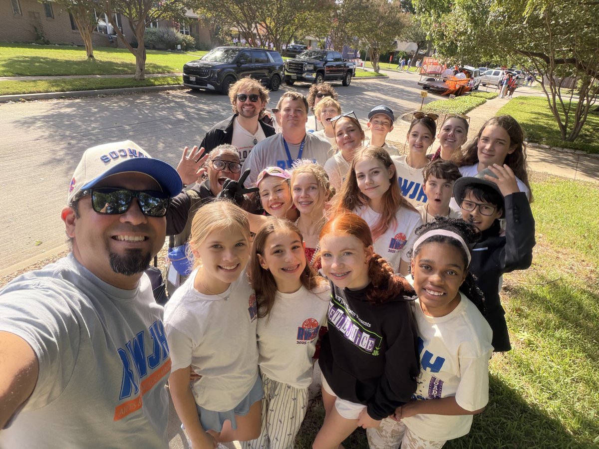 rwestjh's tweet photo. We had an absolute blast being a part of the @RichardsonHS1 homecoming parade! @RichardsonISD @WestJHAthletics @Rwjhtheatre
E-A-G⦠https://t.co/ZEfCCELmCJ