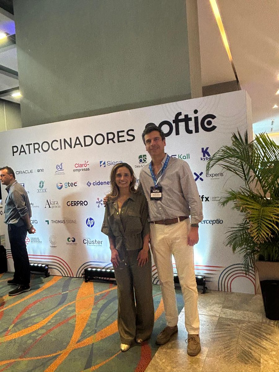 netec's tweet photo. 🤝 ¡Cerramos #SOFTIC2026 con grandes conexiones!

Fue un gusto coincidir con Nicolás Zuluaga, Diana Guerrero y Diana Porto, y compartir ideas para impulsar el talento y la adopción efectiva de tecnología en las organizaciones. 🚀

#Netec #SOFTIC2026 https://t.co/5St0LMAADE