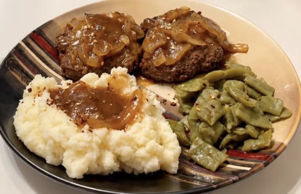 conservfam7's tweet photo. It’s what’s for dinner tonight my wife prepared me hamburger steak with sauté onions and mashed potatoes with brown gravy and green beans 😋 https://t.co/qePKDjjOX0