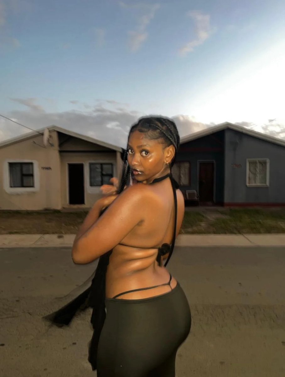 SoldaatAlwaba's tweet photo. girls with fubs matter too🥲❤️ https://t.co/RgKYt7urN7