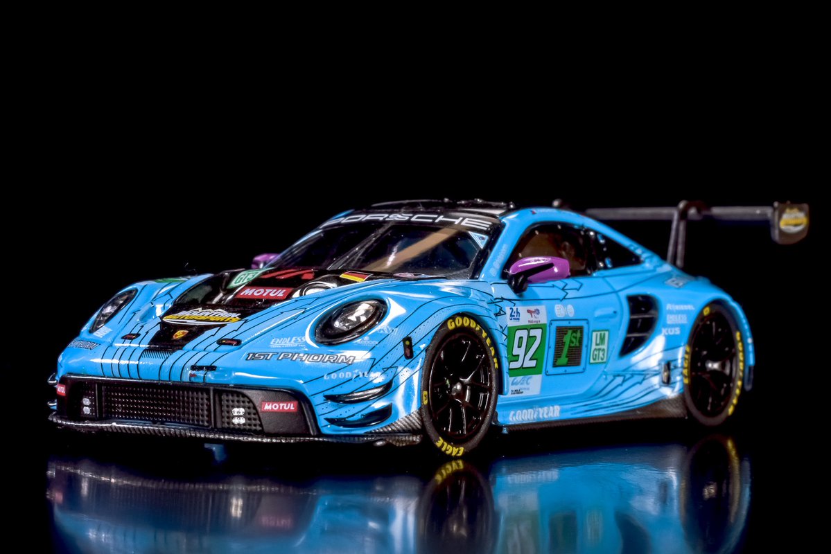 smallcarculture's tweet photo. トレンドホビー 1/64
ポルシェ911 GT3R 2025
ルマンでクラス優勝したマシン。爽やかなブルーのカラーリングが美しい。
ずっと気になってて初めて買ったTH、作り込みと精度がヤバイ。
でかいウイングが傾かずに付いてるのは感動。
これ、台座ケース無しのミニカーでやっていいレベルじゃ無いって。 https://t.co/9F737e4otz