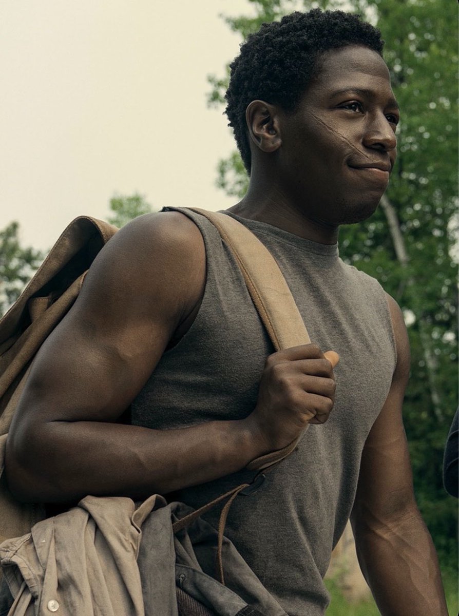 gladbloods's tweet photo. Justice for muscular bottoms deadass especially when they’re black, why do ppl act like a character bottoming is crazy just bc they’re beefy https://t.co/uRpKRwn6jM