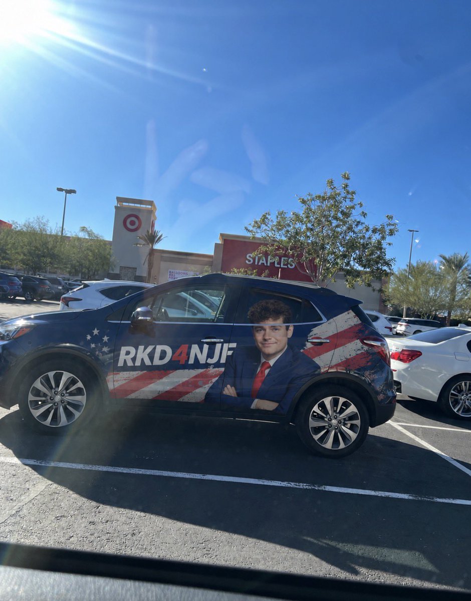 egoprry's tweet photo. patriot spotted https://t.co/KTJ8L2Hr5B