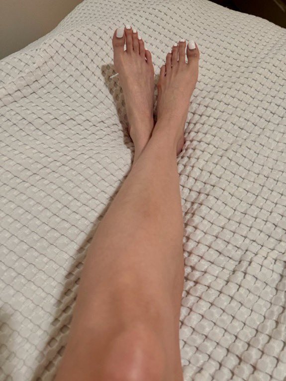 GoddessMeiai's tweet photo. l've heard long toes make you weak 😈 https://t.co/pwAXKlLh4i