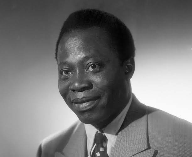 periodistan_'s tweet photo. Miren la foto.
¿Lo conocen?
Seguramente no.

Hoy les quiero presentar a un héroe olvidado de África, el hombre que quiso cambiar el destino del continente y que por eso fue asesinado por Francia.
Hoy: el enorme BARTHELEMY BOGANDA. https://t.co/MYfsGx1puN