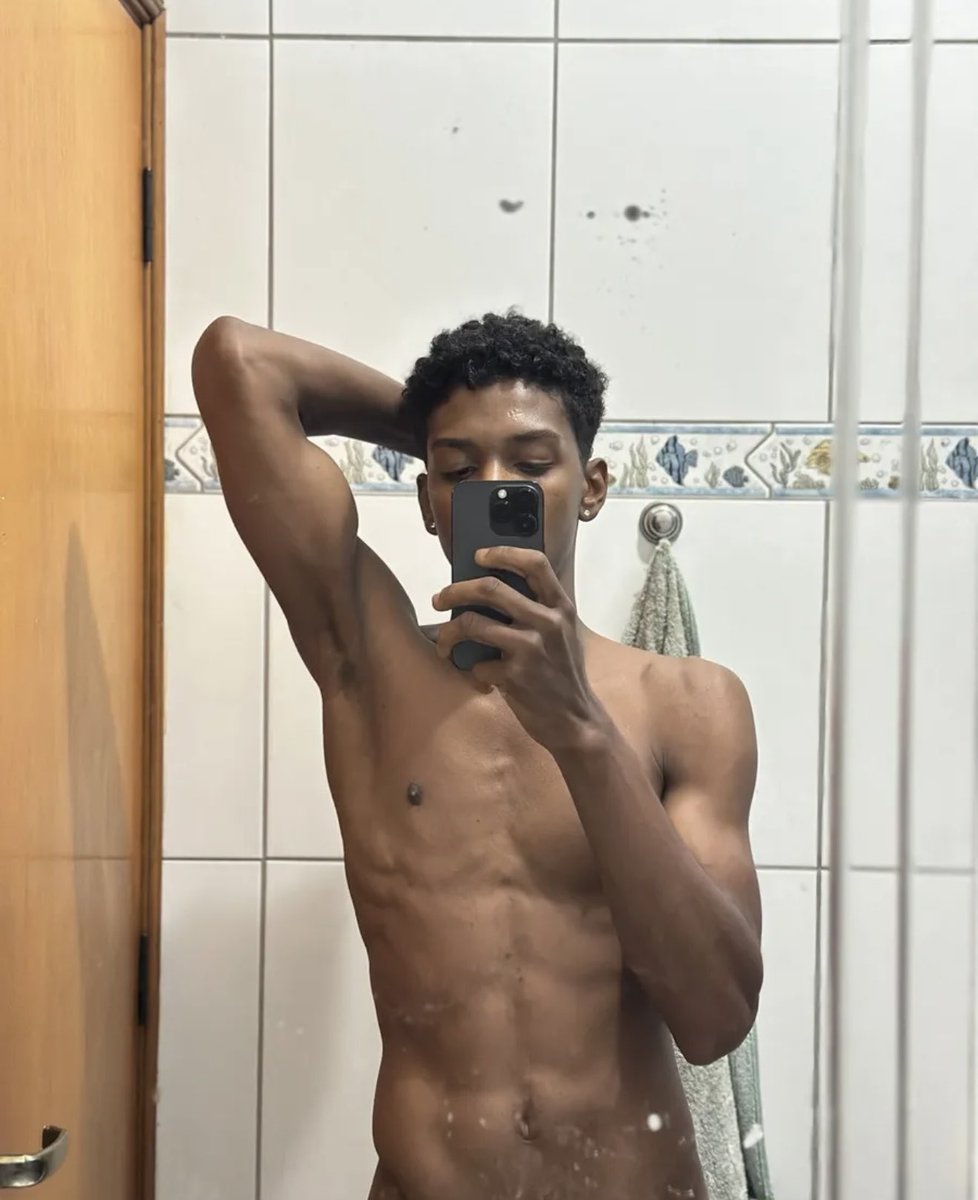 Henriqcps22's tweet photo. Novinho gostoso 😈 https://t.co/QrmWMpp5EF