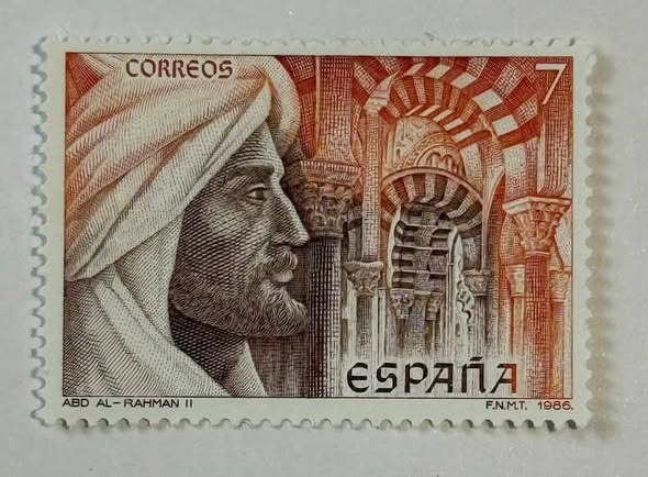 Khalid_Al_Kamal's tweet photo. ثلاثة طوابع إسبانيّة لثلاثة أعلام أندلسيين:
1) العلّامة الظاهري ابن حزم القرطبي [ ت 456 هـ ] ويظهرُ حاملًا القلم، وقد خُطَّ بجواره عنوانُ أحد أبواب كتابه [طوق الحمامة ]: بابُ من أحبَّ من نظرةٍ واحدة.
2) أمير الأندلس عبد الرحمن الأوسط بن الحكم الرّبضي الأموي [ت 238 هـ]، وبجوار صورته رسمت عقود وسواري جامع قرطبة؛ للدلالة على توسعته للجامع.
3) الفلكي الأندلسي إبراهيم بن يحيى الزَّرقالي [ت 488 هـ ] كان له مرصد فلكي في طليطلة، واشتهر بتطوير الأسطرلاب. سمّت ناسا إحدى فوّهات القمر باسمه.
