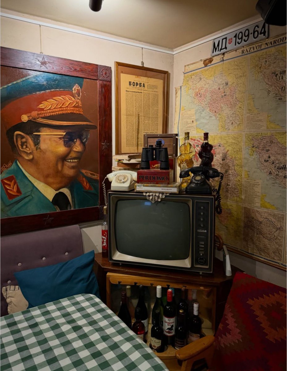 Intcomunismpic's tweet photo. Museo de una clásica habitación de la época de Yugoslavia. https://t.co/HHPuGhpejx