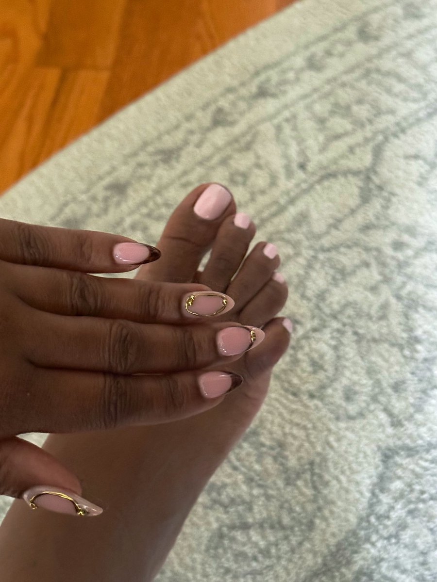 misskaydot's tweet photo. Never coming up off of my nail tech.  I love her down!  And she’s black 💅🤏🏾 https://t.co/AZliBsGfVx