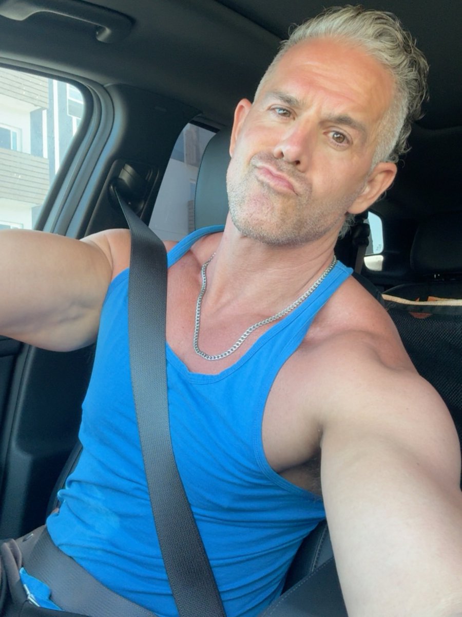 EricTurnerFit's tweet photo. it’s Friday u know what that means 🤑💪 https://t.co/I1P3aOsDPP